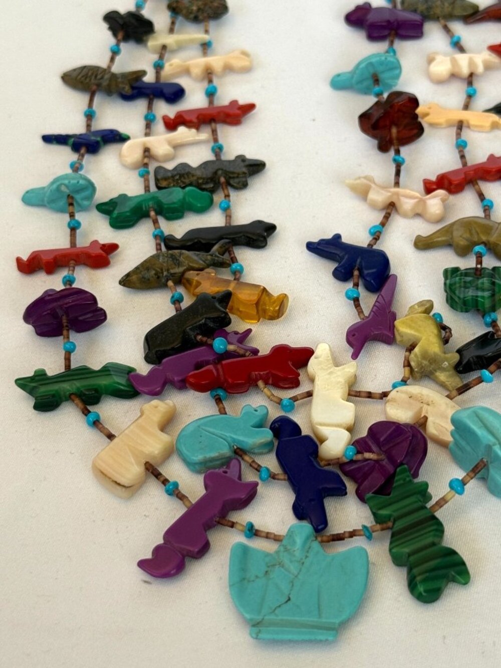 VINTAGE ZUNI ANIMAL FETISH HAND CARVED GEMSTONE HEISHI BEAD 3-STRAND NECKLACE - Picture 3 of 16